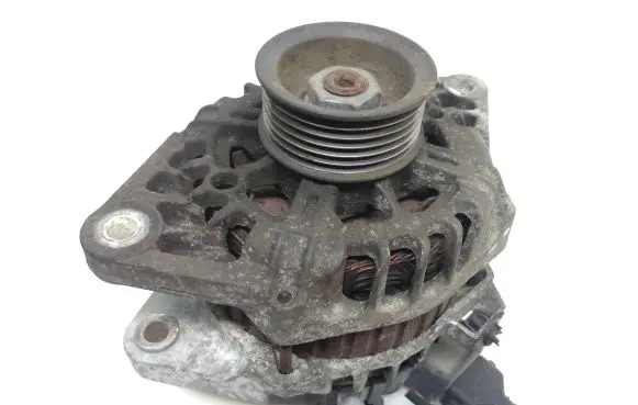 Hyundai i30 Generator/alternator 373002B101 2655447