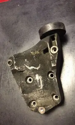 BMW 5 E34 A/C compressor mount bracket 2246821