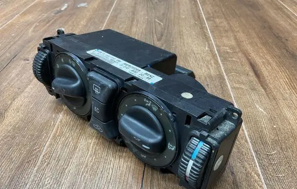 Mercedes-Benz E W210 Climate control unit 2108302085