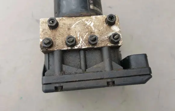 Volkswagen Golf IV ABS Pump 1J0907379G HLR8H05111 10094903403