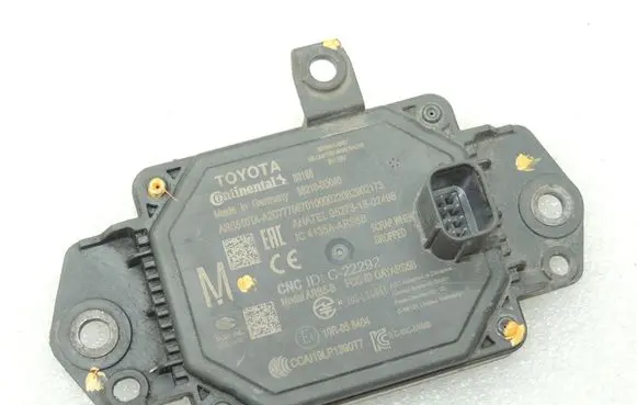 Toyota Yaris XP210 Distronic sensor radar 882100D040