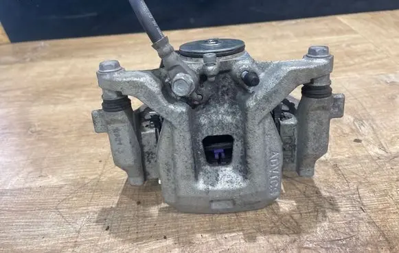 Toyota RAV 4 (XA50) Rear brake caliper 