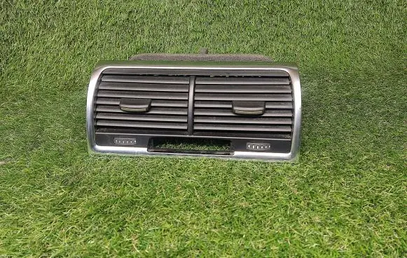 Audi Q7 4L Dash center air vent grill 4L0820951
