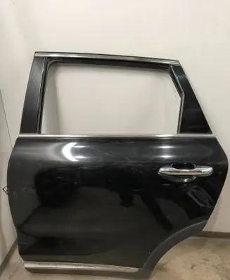 KIA Sorento Rear door 