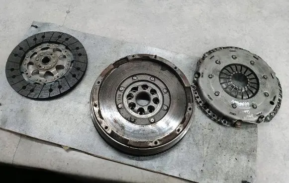 Citroen C5 Dual mass flywheel 3082001986SACHS
