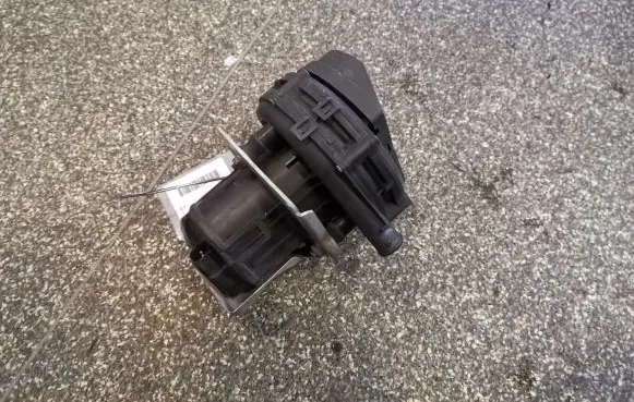 BMW 3 E46 Secondary air pump 1715293