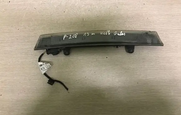 Peugeot 208 Third/center stoplight 9804687380
