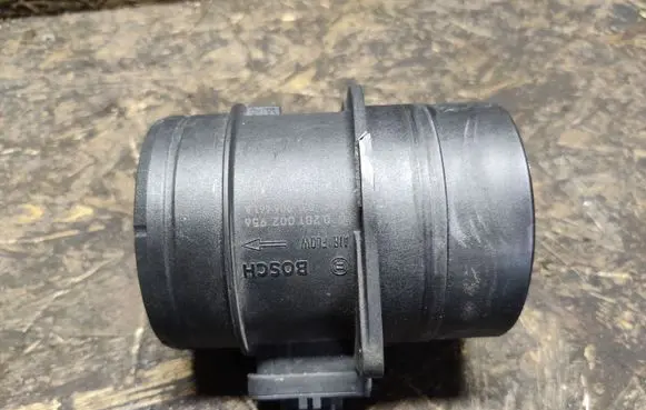 Volkswagen Tiguan Mass air flow meter 0281002956 03L906461A