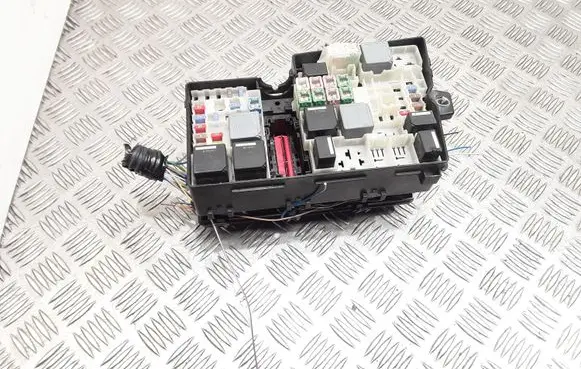 Ford Focus Fuse module EM5T14K733ADA