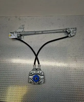 Rear door manual window regulator