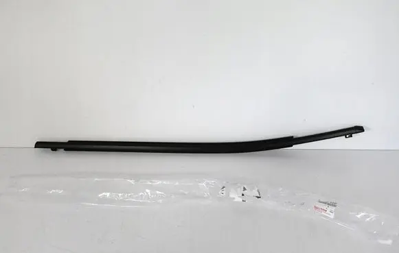 Toyota Yaris XP210 Trim molding 6823052260