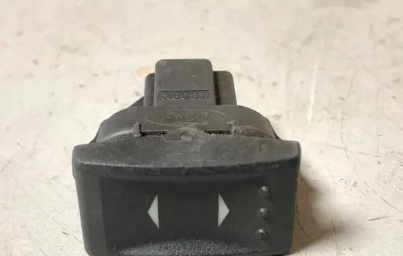 Ford Mondeo Mk III Electric window control switch 1S7T14529
