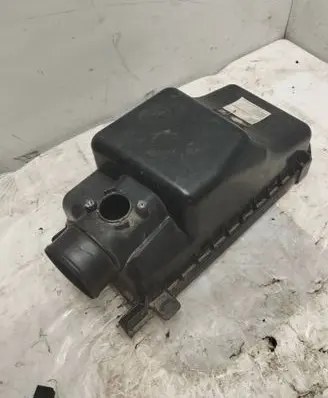Toyota RAV 4 (XA20) Air filter box cover 