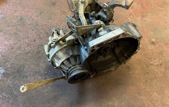 Volkswagen PASSAT B6 Manual 5 speed gearbox HNV