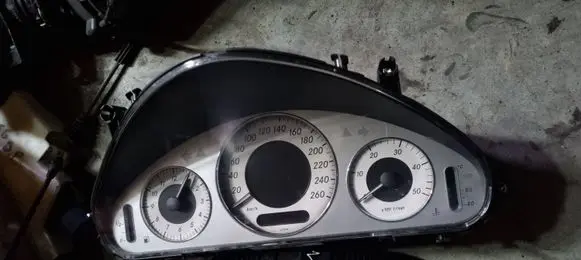 Mercedes-Benz E W211 Speedometer (instrument cluster) A2115400948 110080330014 006340