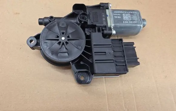 Skoda Kamiq Front door window regulator motor 2Q1959406E