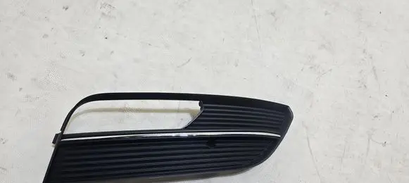 Audi A3 S3 8V Front fog light trim/grill 8V3807682A