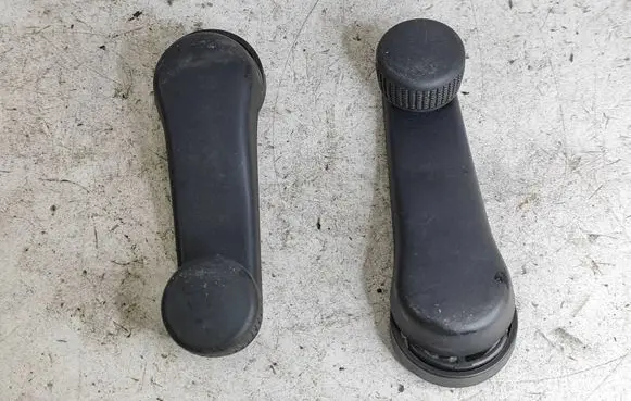 Volkswagen PASSAT B6 Rear door window winding handle 6Q0837581A