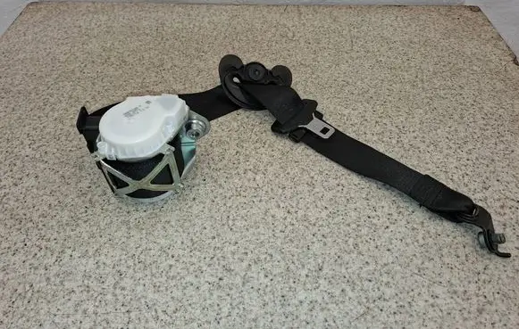 BMW 1 F20 F21 Front seatbelt S1724330705 7243307