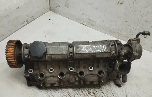 Renault Scenic I Engine head