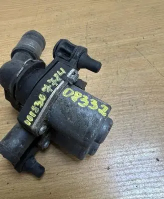 Mercedes-Benz E W210 Coolant heater control valve 0018307784 D8332