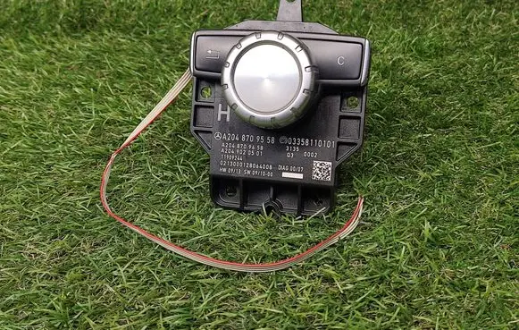 Multifunctional control switch/knob
