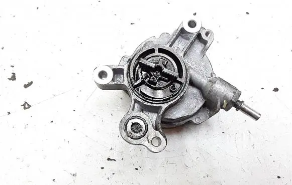 Ford Mondeo MK IV Vacuum pump d1651c2