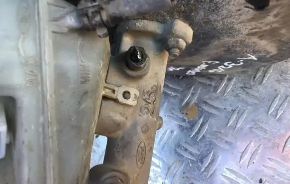 Ford Mondeo MK II Master brake cylinder