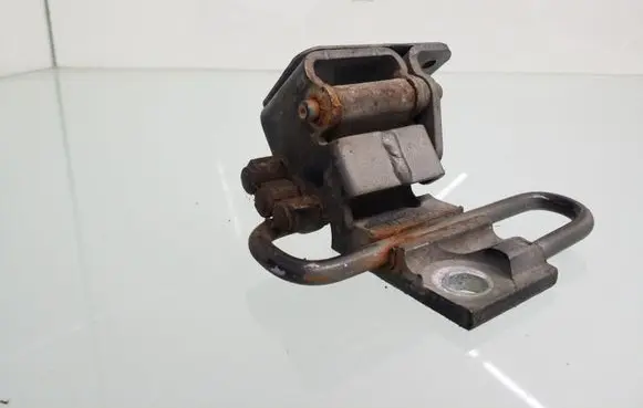 Volkswagen Touran I Front door lower hinge 1T0831412C