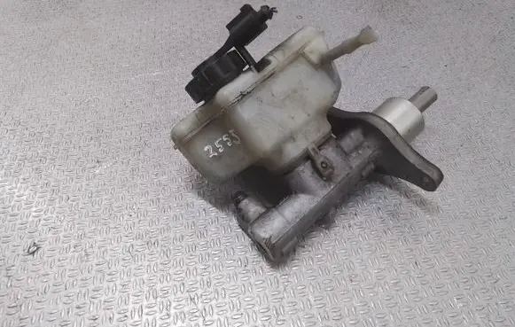 Master brake cylinder