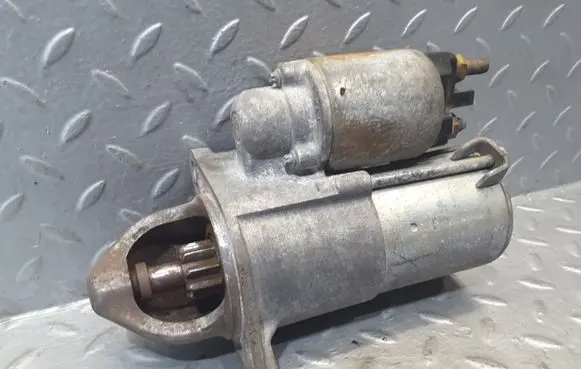 Opel Zafira B Starter motor 55556832