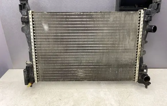 Opel Corsa D Coolant radiator 55701408