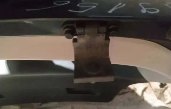 Volkswagen Golf V Tailgate/trunk/boot hinge