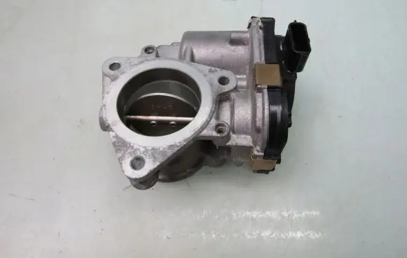 Mazda CX-30 Throttle valve HF01136F0