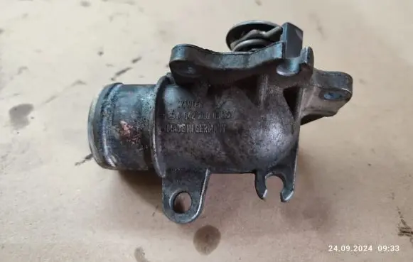 Thermostat/thermostat housing