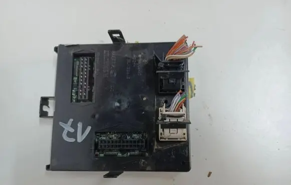 Renault Laguna II Fuse module 8200141151 55RD6Z036 31245317