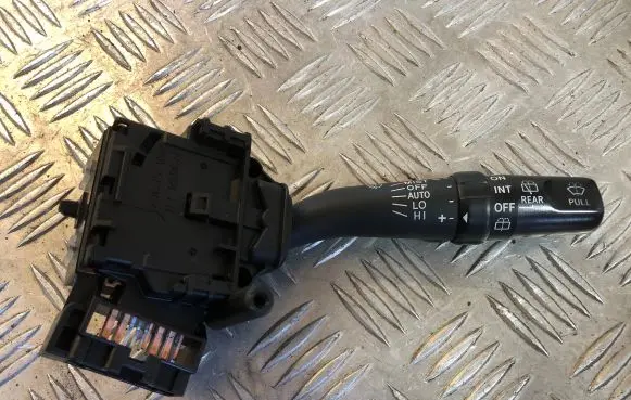 Toyota Avensis T250 Wiper control stalk 173654