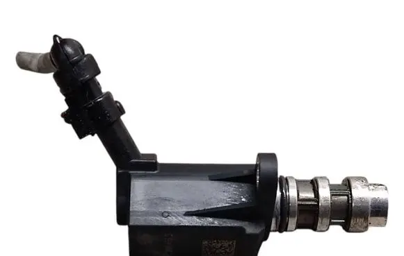 Volkswagen Golf VIII Camshaft vanos timing valve 05C906455D
