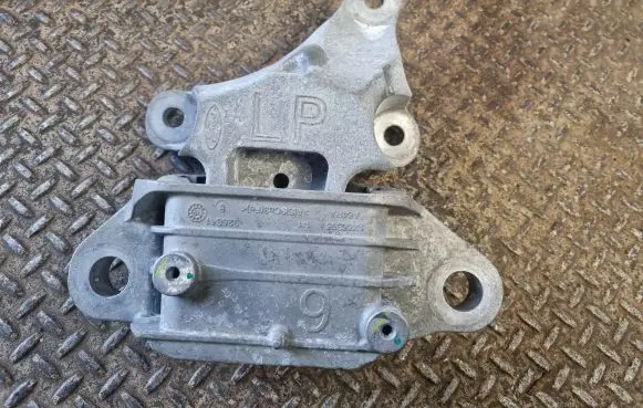 Ford Escape IV Gearbox mount LX617M121PA