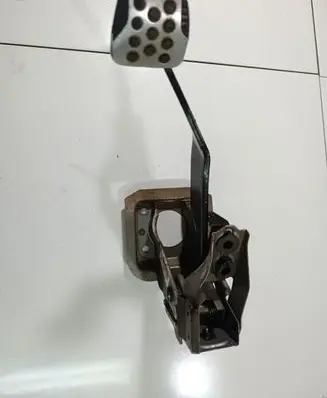 Nissan X-Trail T30 Clutch pedal 