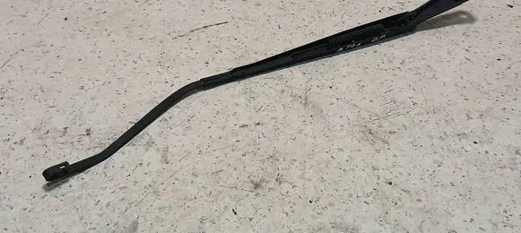 Front wiper blade arm