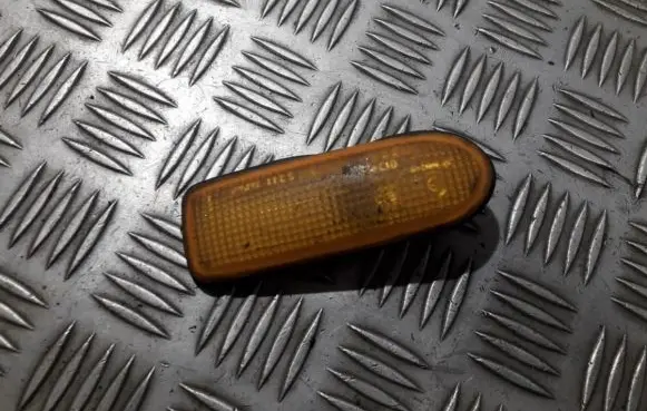 Front fender indicator light