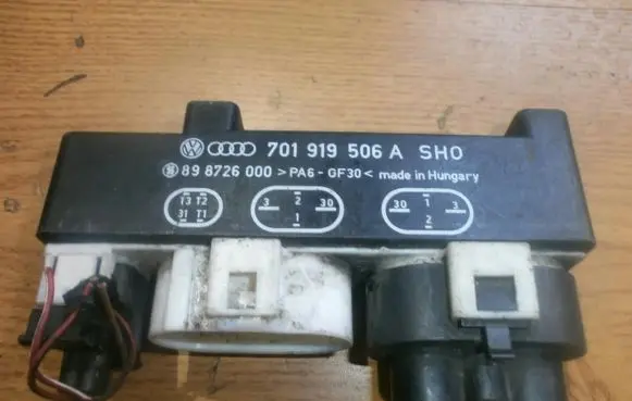 Volkswagen Sharan Coolant fan relay 701919506a