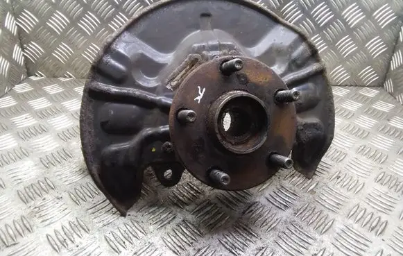 Toyota Corolla Verso AR10 Front wheel hub