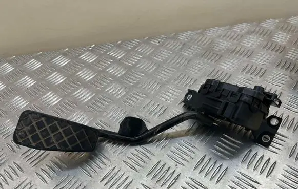 Audi A4 S4 B7 8E 8H Accelerator throttle pedal 8E2721523