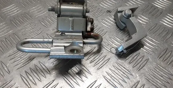 Rear door hinge set