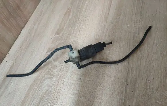 Audi A4 S4 B7 8E 8H Windscreen/windshield washer pump 1T0955651A