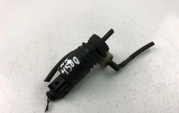 Volkswagen PASSAT B6 Windscreen/windshield washer pump 1K6955651