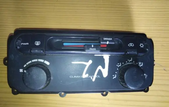 Chrysler Voyager Climate control unit 039AA 2900748251 0802A