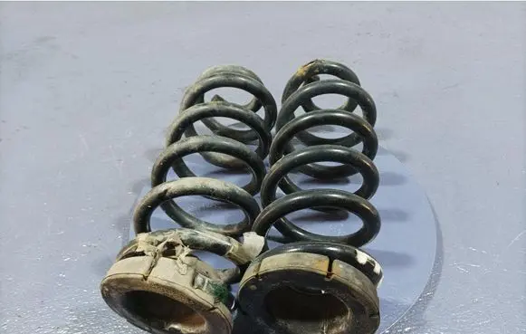 Jeep Grand Cherokee Rear coil spring 68029867AD